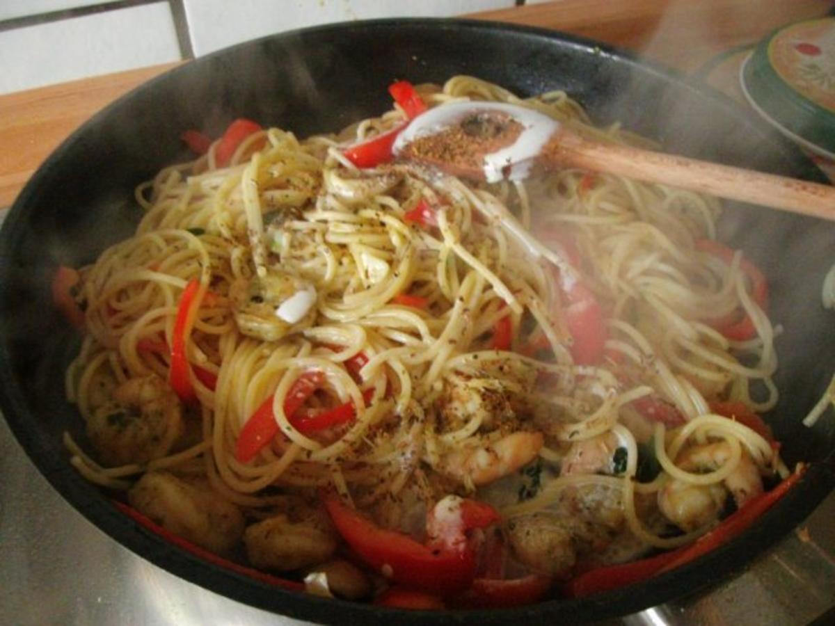 Spaghetti mit Knoblauch Paprika und Garnelen - Rezept - Bild Nr. 11