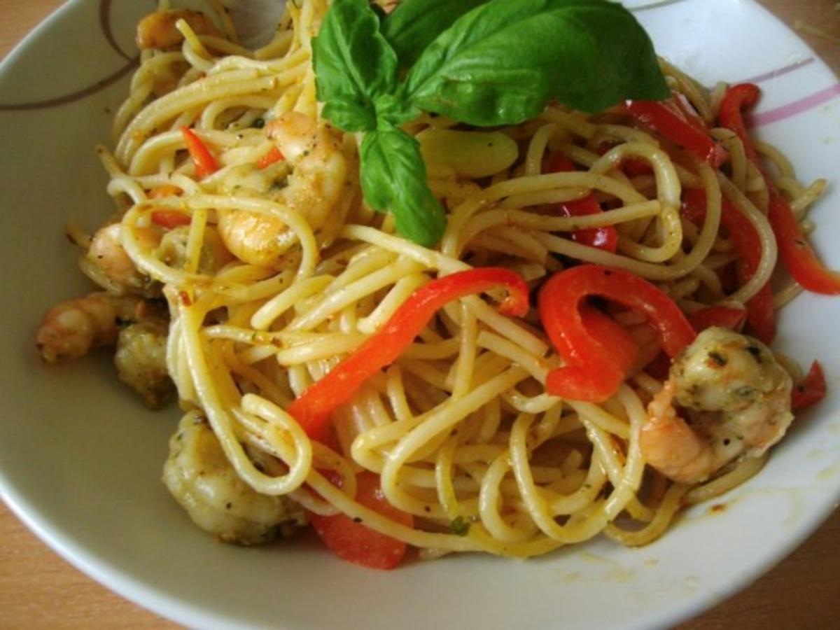 Spaghetti mit Knoblauch Paprika und Garnelen - Rezept - Bild Nr. 2