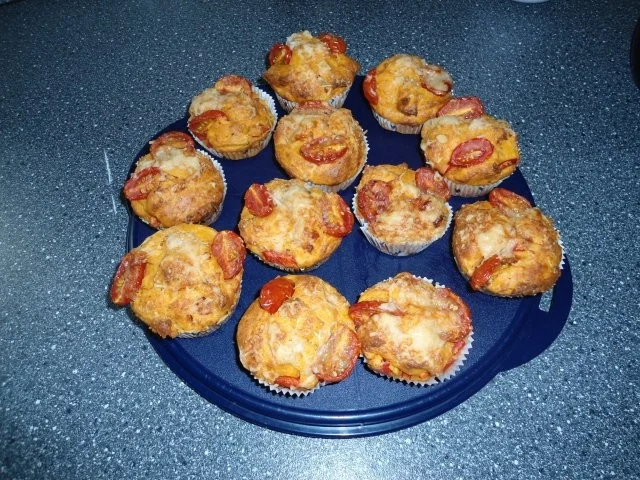 Pikante Tomaten - Parmesan - Muffins - Rezept