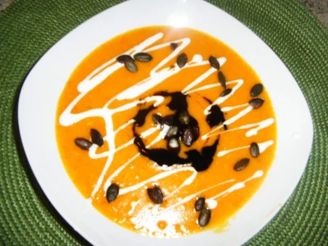 Rezept: Kürbis-Mais-Süppchen Bild Nr. 2 Kürbis-Mais-Süppchen - Rezept - Bild Nr. 2