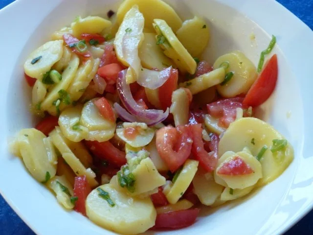 Rezept: Rustikale selbstgemachte verschärfte Lachsstäbchen mit Kartoffelsalat Bild Nr. 2 Rustikale selbstgemachte verschärfte Lachsstäbchen mit Kartoffelsalat - Rezept - Bild Nr. 2