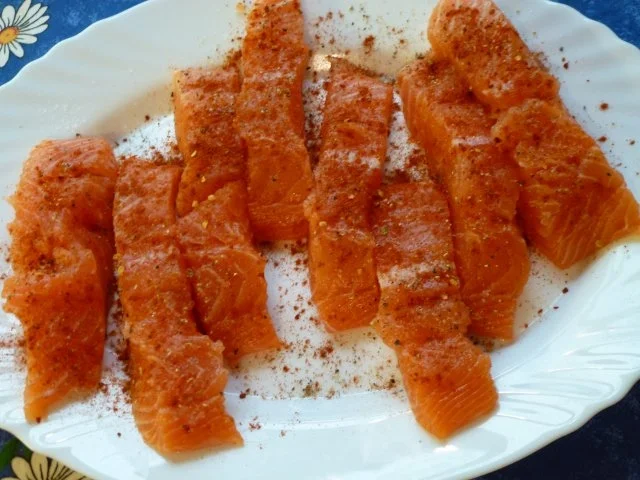 Rezept: Rustikale selbstgemachte verschärfte Lachsstäbchen mit Kartoffelsalat Bild Nr. 7 Rustikale selbstgemachte verschärfte Lachsstäbchen mit Kartoffelsalat - Rezept - Bild Nr. 7