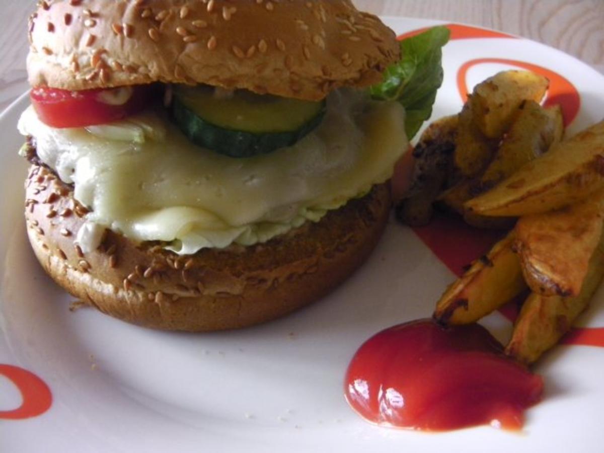 American Jalapeno Cheeseburger with HOT-Wedges and Jalapeno-Burgersauce - Rezept - Bild Nr. 2