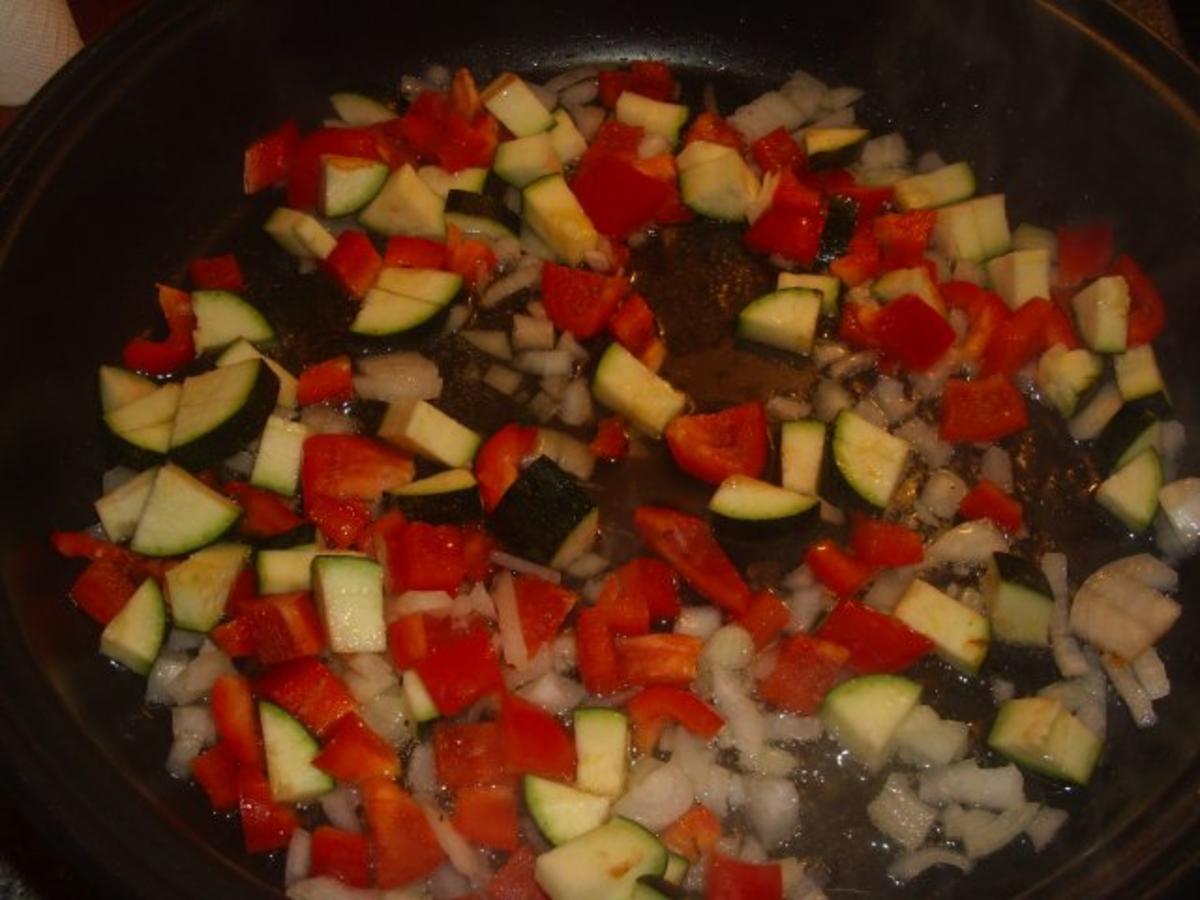 Reispfanne mit Thunfisch, Paprika und Tomaten - Rezept - Bild Nr. 3