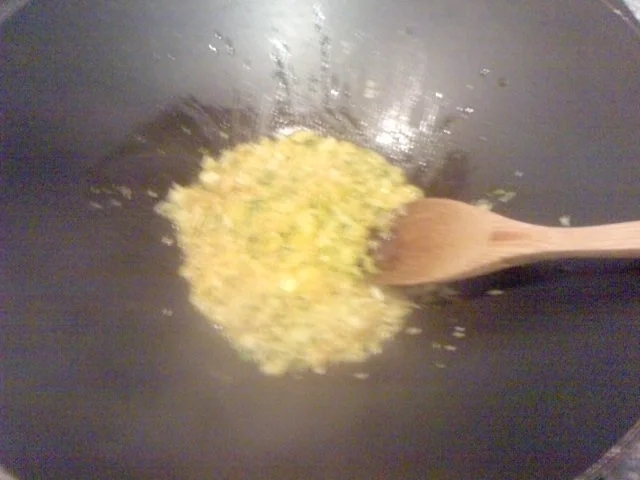 Rezept: SALAT MIT 5 KOSTBARKEITEN Tomaten-Rucoola-Zwiebel-Knofi-Champi-Salat Bild Nr. 4 SALAT MIT 5 KOSTBARKEITEN Tomaten-Rucoola-Zwiebel-Knofi-Champi-Salat - Rezept - Bild Nr. 4