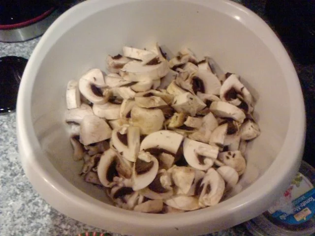 Rezept: SALAT MIT 5 KOSTBARKEITEN Tomaten-Rucoola-Zwiebel-Knofi-Champi-Salat Bild Nr. 5 SALAT MIT 5 KOSTBARKEITEN Tomaten-Rucoola-Zwiebel-Knofi-Champi-Salat - Rezept - Bild Nr. 5