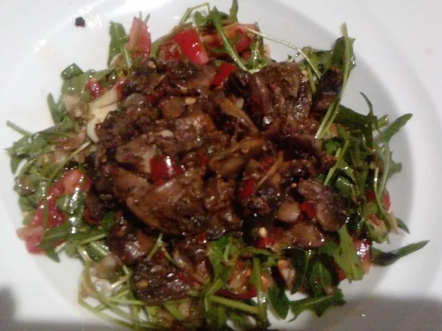 Rezept: SALAT MIT 5 KOSTBARKEITEN Tomaten-Rucoola-Zwiebel-Knofi-Champi-Salat Bild Nr. 9 SALAT MIT 5 KOSTBARKEITEN Tomaten-Rucoola-Zwiebel-Knofi-Champi-Salat - Rezept - Bild Nr. 9