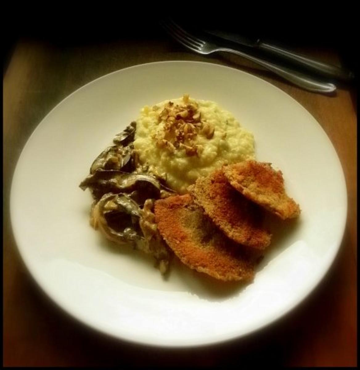 Kartoffelpüree mit Blauschimmelkäse und Walnüssen, dazu Parasolpilz ...
