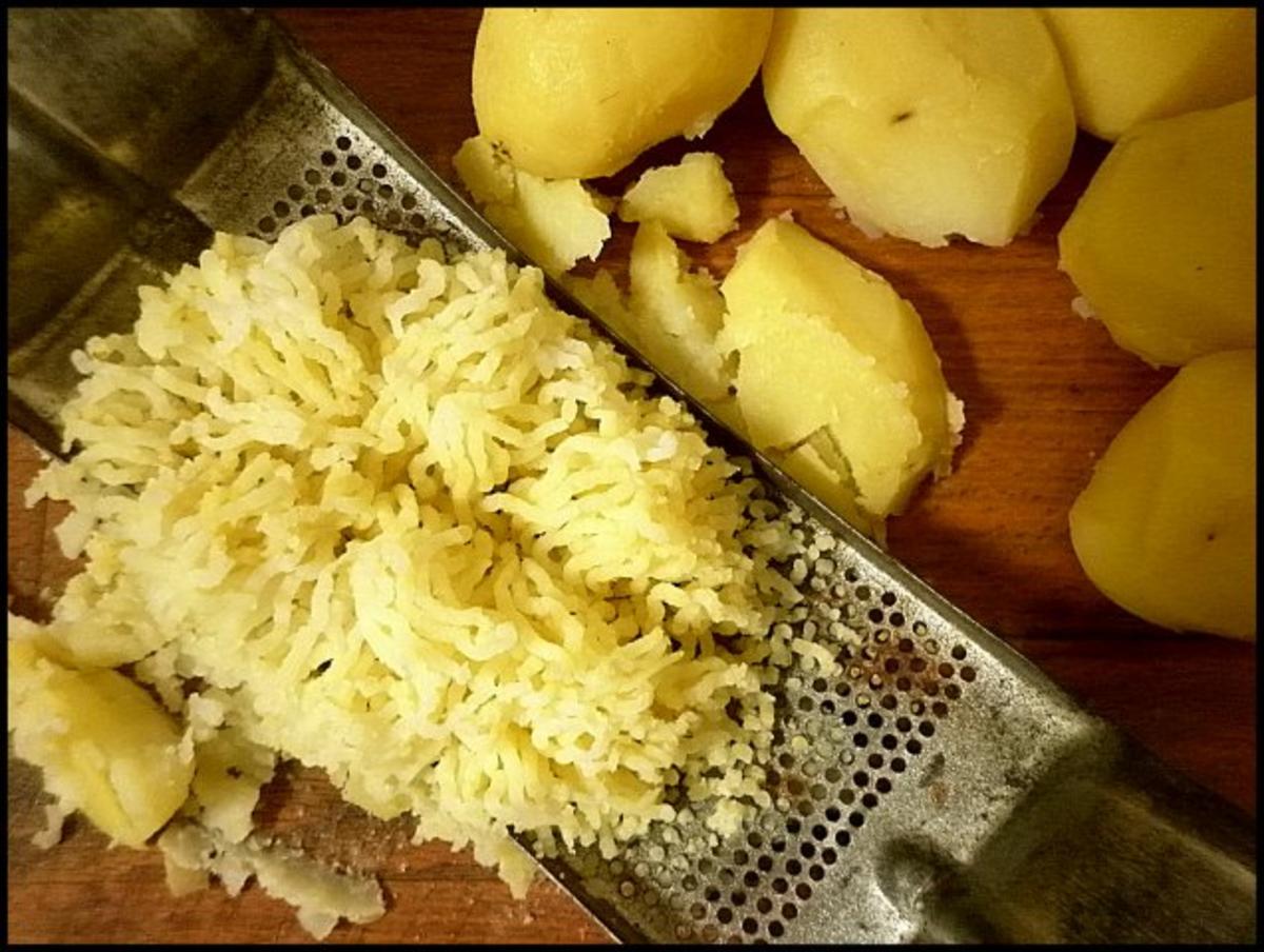Kartoffelpüree mit Blauschimmelkäse und Walnüssen, dazu Parasolpilz-Schnitzel und Hexen - Rezept - Bild Nr. 6