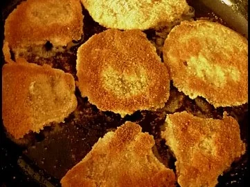 Rezept: Kartoffelpüree mit Blauschimmelkäse und Walnüssen, dazu Parasolpilz-Schnitzel und Hexen Bild Nr. 7 Kartoffelpüree mit Blauschimmelkäse und Walnüssen, dazu Parasolpilz-Schnitzel und Hexen - Rezept - Bild Nr. 7