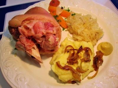 Rezept: Gepökelte Haxe mit Kraut ... Gepökelte Haxe mit Kraut ... - Rezept