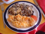 Seelachsfilet mit Waldpilzhaube und Möhren-Kartoffelstampf - Rezept