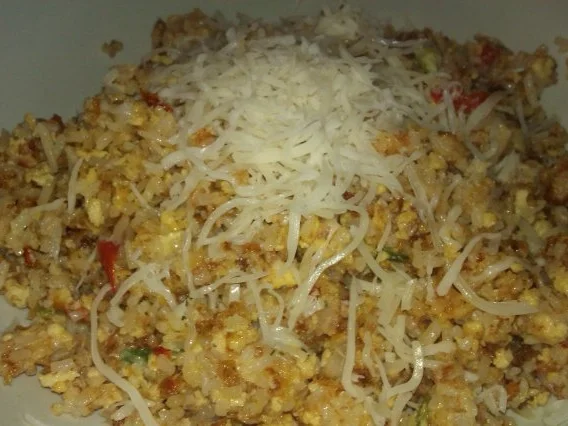 Schneller Eier-Reis mit Käse - Rezept