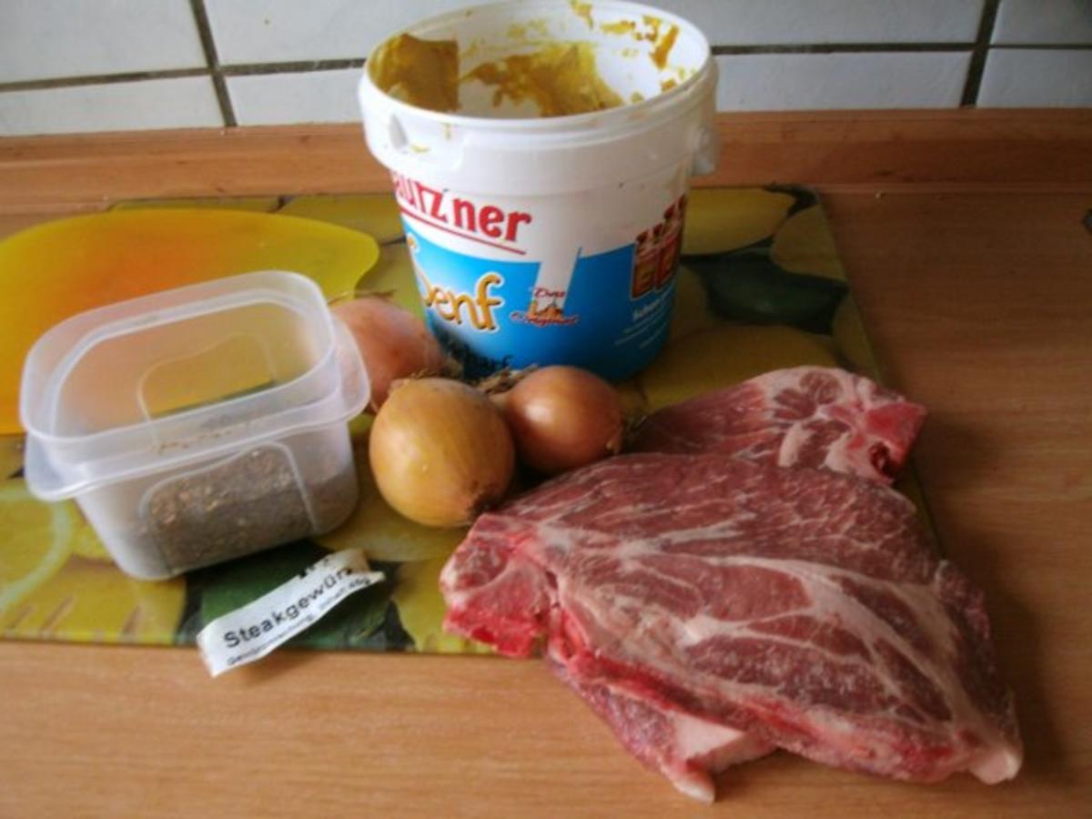 Steaks mit Zwiebelringen und herzhaften Kartoffelbrei - Rezept - Bild Nr. 2