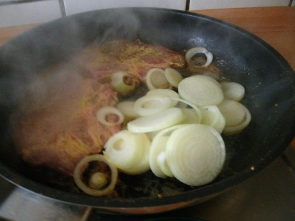 Steaks mit Zwiebelringen und herzhaften Kartoffelbrei - Rezept - Bild Nr. 5