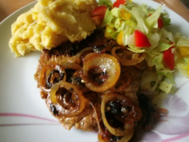 Steaks mit Zwiebelringen und herzhaften Kartoffelbrei - Rezept - Bild Nr. 6
