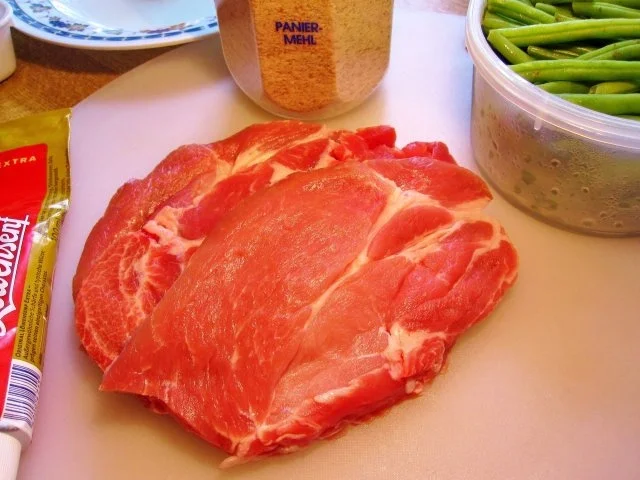 Panierte Nackensteaks mit grünen Bohnen - Rezept - Bild Nr. 3