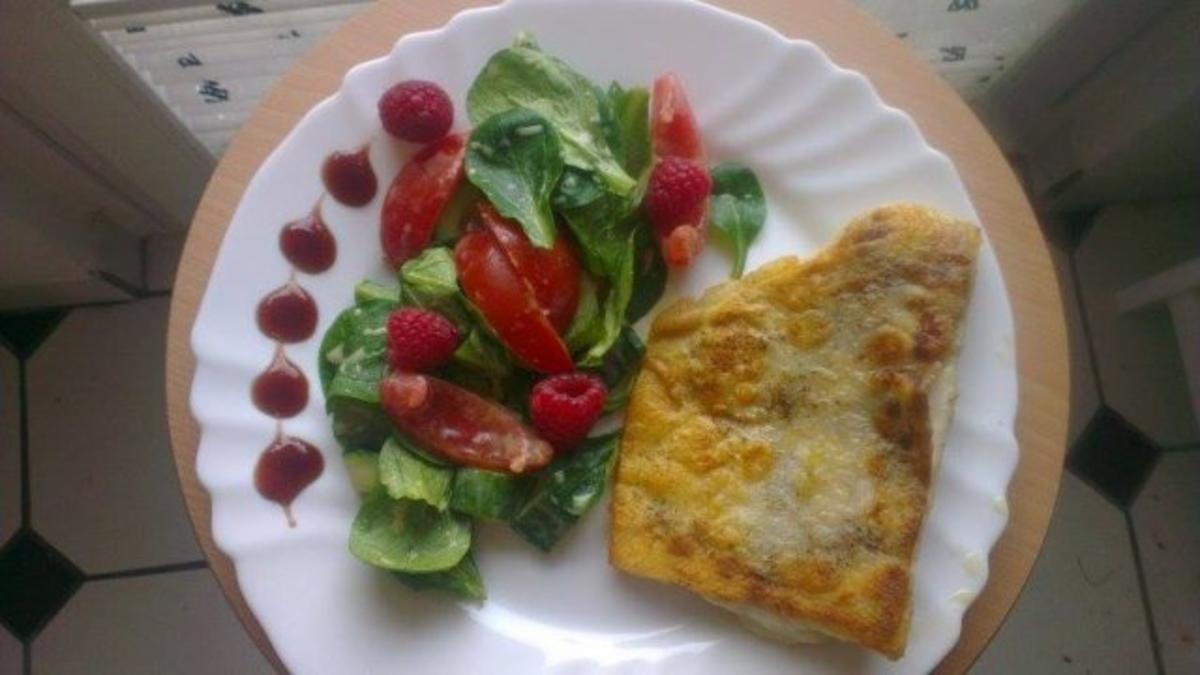 Bilder für Knuspriger Zander an einem fruchtigem Feldsalat mit Honig-Senf-Dressing - Rezept