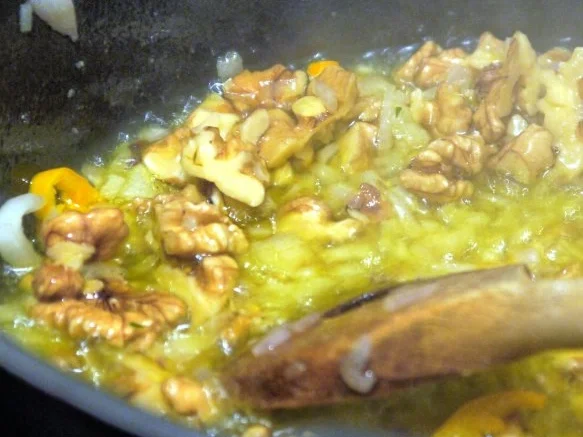 Spaghetti mit Oliven-Walnuss-Sauce - Rezept - Bild Nr. 9