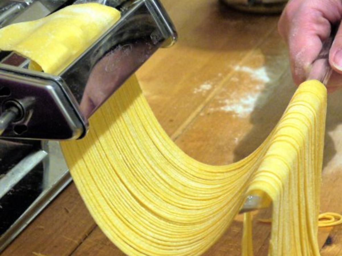 Spaghetti mit Oliven-Walnuss-Sauce - Rezept - kochbar.de