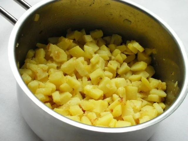 Gebratene Lachsforelle mit fruchtigem Gemüse und Kartoffel-Filoteig-Päckchen - Rezept - Bild Nr. 4