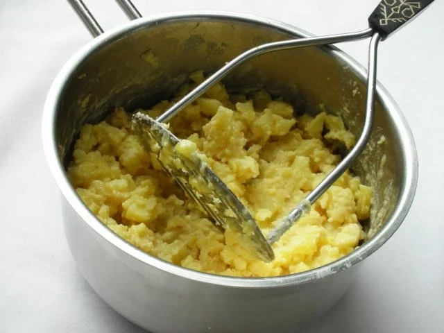 Gebratene Lachsforelle mit fruchtigem Gemüse und Kartoffel-Filoteig-Päckchen - Rezept - Bild Nr. 5