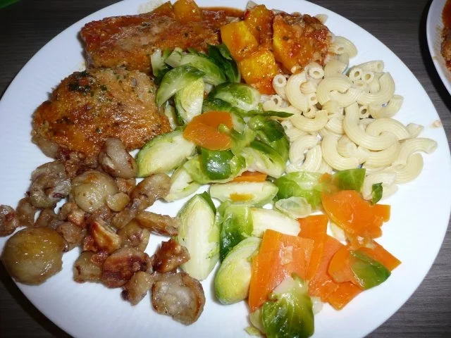 Mailänder Medaillons an Traum - Soße,  kandierten Maronen , Wintergemüse + Nudeln. - Rezept