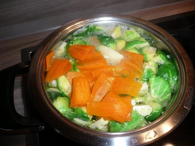 Mailänder Medaillons an Traum - Soße,  kandierten Maronen , Wintergemüse + Nudeln. - Rezept - Bild Nr. 8