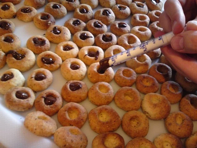 Rezept: Stachelige nussigel Nuss-Igel Best Weihnachtsplätzchen EVER meiner Oma, mit Schokolade Bild Nr. 5 Stachelige nussigel Nuss-Igel Best Weihnachtsplätzchen EVER meiner Oma, mit Schokolade - Rezept - Bild Nr. 5