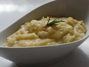 Rezept: Beilagen: Knoblauch-Kartoffelpรผree mit Rosmarin und Thymian Beilagen: Knoblauch-Kartoffelpรผree mit Rosmarin und Thymian - Rezept