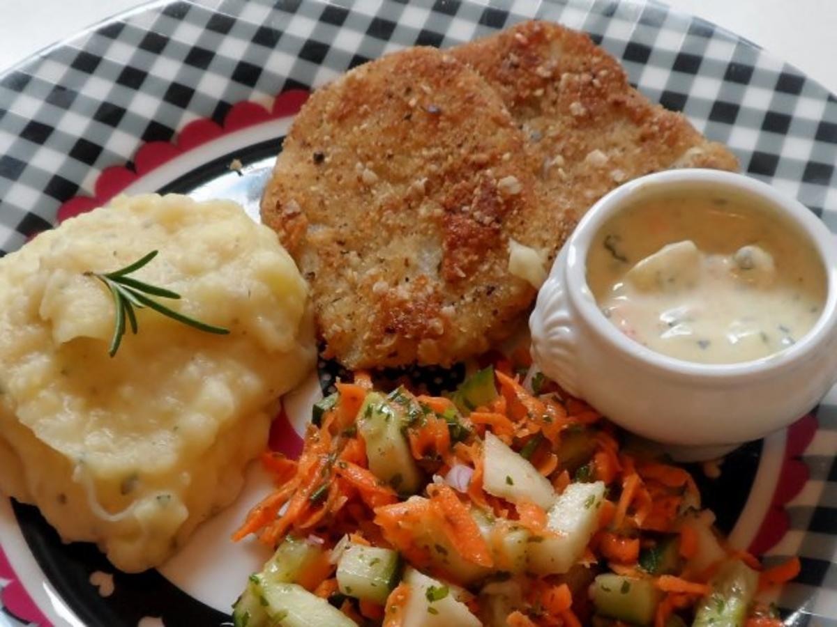 Knusprige Kohlrabischnitzel mit Apfel-Joghurt-Dip, Gurken-Birnen-Salat und Kartoffelpüree - Rezept - Bild Nr. 14