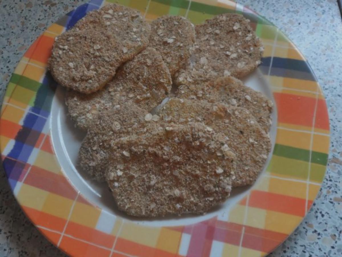 Knusprige Kohlrabischnitzel mit Apfel Joghurt Dip, Gurken Birnen Salat ...