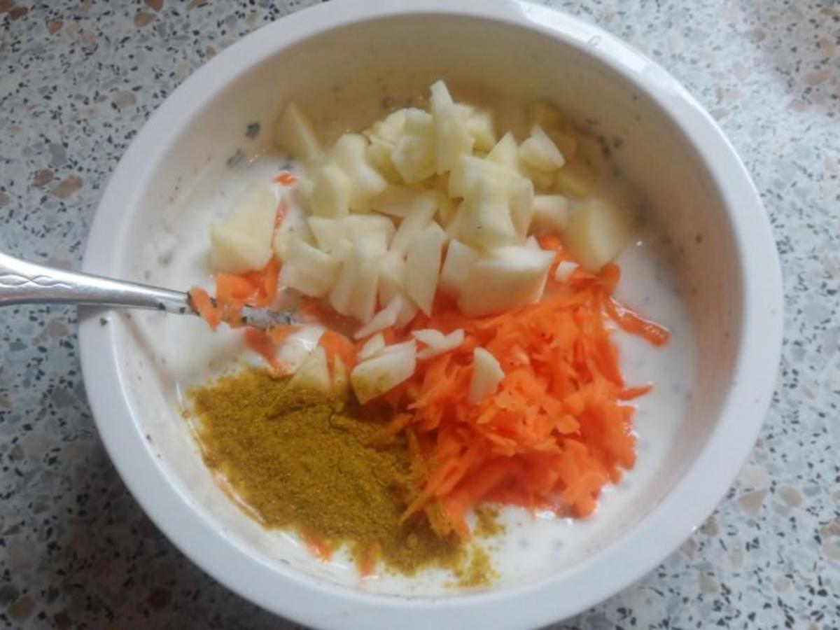 Knusprige Kohlrabischnitzel mit Apfel-Joghurt-Dip, Gurken-Birnen-Salat und Kartoffelpüree - Rezept - Bild Nr. 5