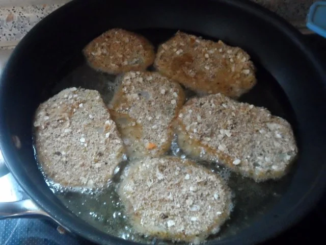 Knusprige Kohlrabischnitzel mit Apfel-Joghurt-Dip, Gurken-Birnen-Salat und Kartoffelpüree - Rezept - Bild Nr. 11