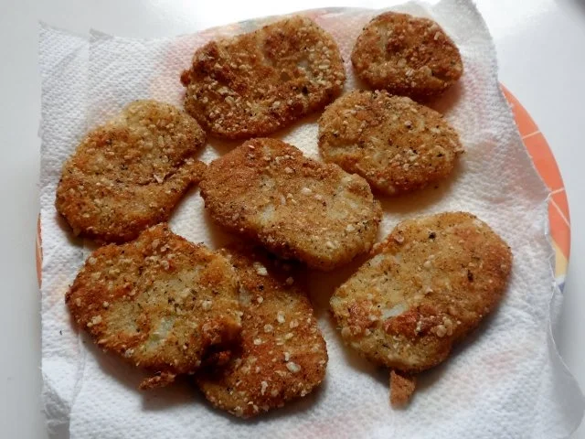 Knusprige Kohlrabischnitzel mit Apfel-Joghurt-Dip, Gurken-Birnen-Salat und Kartoffelpüree - Rezept - Bild Nr. 13