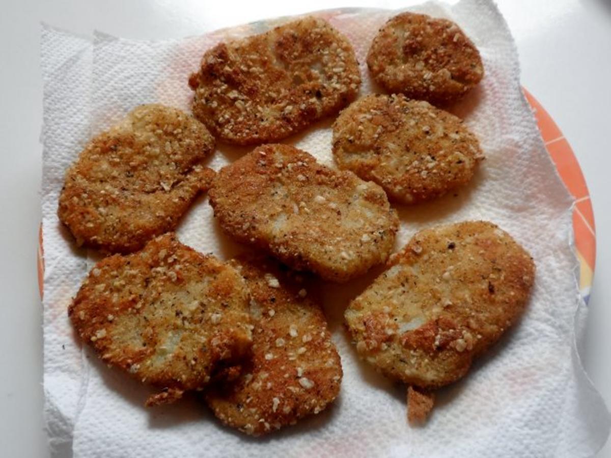 Knusprige Kohlrabischnitzel mit Apfel Joghurt Dip, Gurken Birnen Salat ...
