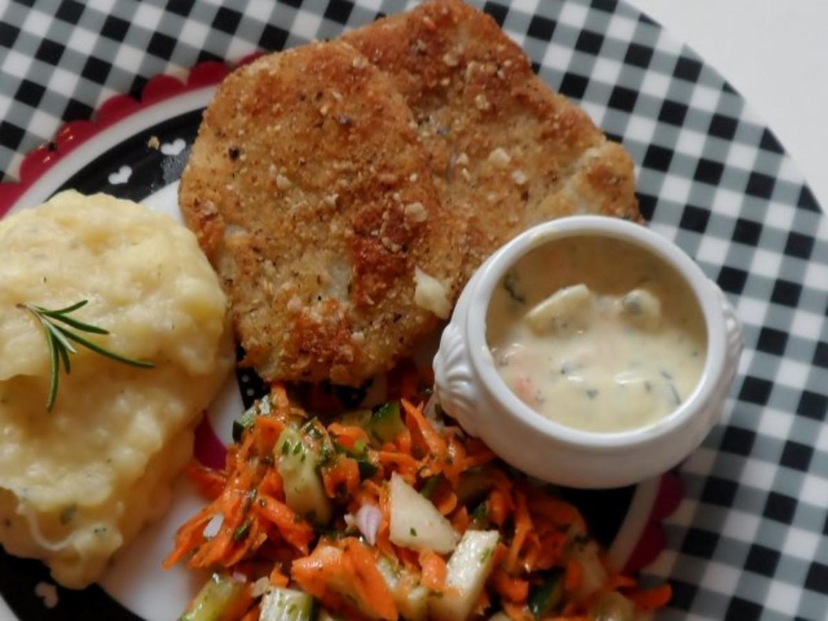 Bilder für Knusprige Kohlrabischnitzel mit Apfel-Joghurt-Dip, Gurken-Birnen-Salat und Kartoffelpüree - Rezept