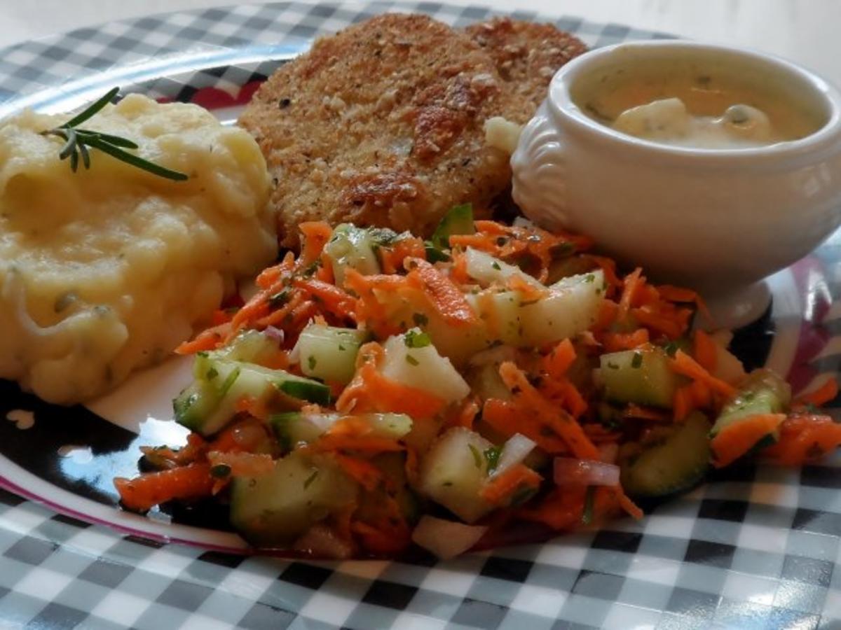 Knusprige Kohlrabischnitzel mit Apfel-Joghurt-Dip, Gurken-Birnen-Salat und Kartoffelpüree - Rezept - Bild Nr. 15