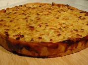 Pfälzer Zwiebelkuchen mit Speck und creme fraiche - Rezept