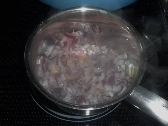 Mediterran gefüllte XL-Frikadellen mit Peperoni, Tomaten und Feta - Rezept - Bild Nr. 2