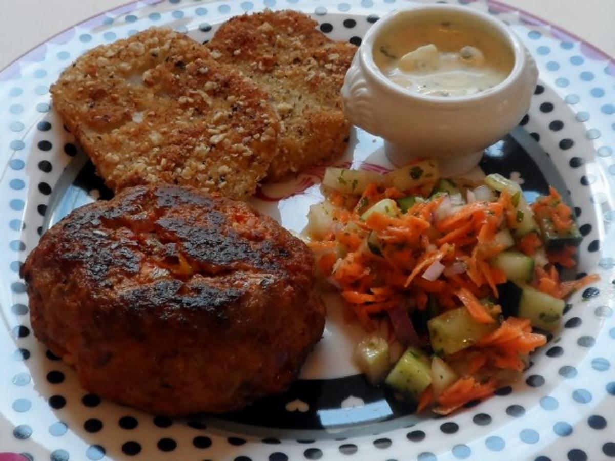 Mediterran gefüllte XL-Frikadellen mit Peperoni, Tomaten und Feta ...