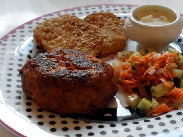 Mediterran gefüllte XL-Frikadellen mit Peperoni, Tomaten und Feta - Rezept - Bild Nr. 15