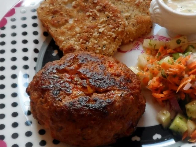 Mediterran gefüllte XL-Frikadellen mit Peperoni, Tomaten und Feta - Rezept - Bild Nr. 16