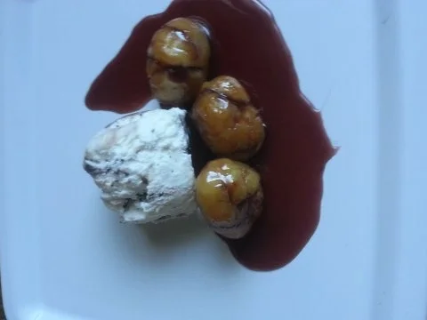 Maronen mit Karamel-Portweinsoße und Eis - Rezept