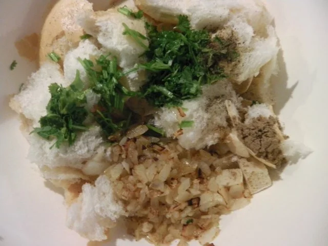 Rezept: Österreichisches Brathuhn (Brathendl) mit Semmelfülle Bild Nr. 5 Österreichisches Brathuhn (Brathendl) mit Semmelfülle - Rezept - Bild Nr. 5