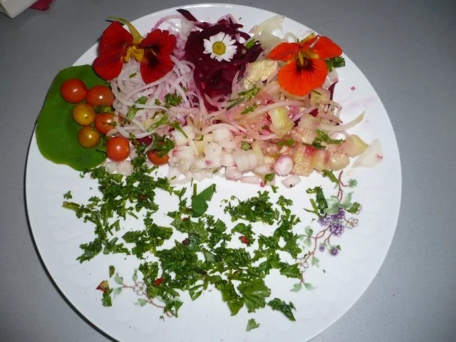 Rohkost, Nudeln im Kräuterbett mit Sojafleisch - Rezept