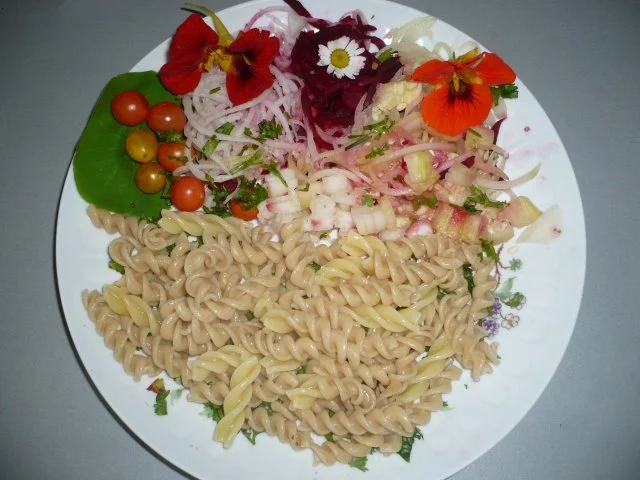 Rohkost, Nudeln im Kräuterbett mit Sojafleisch - Rezept - Bild Nr. 2