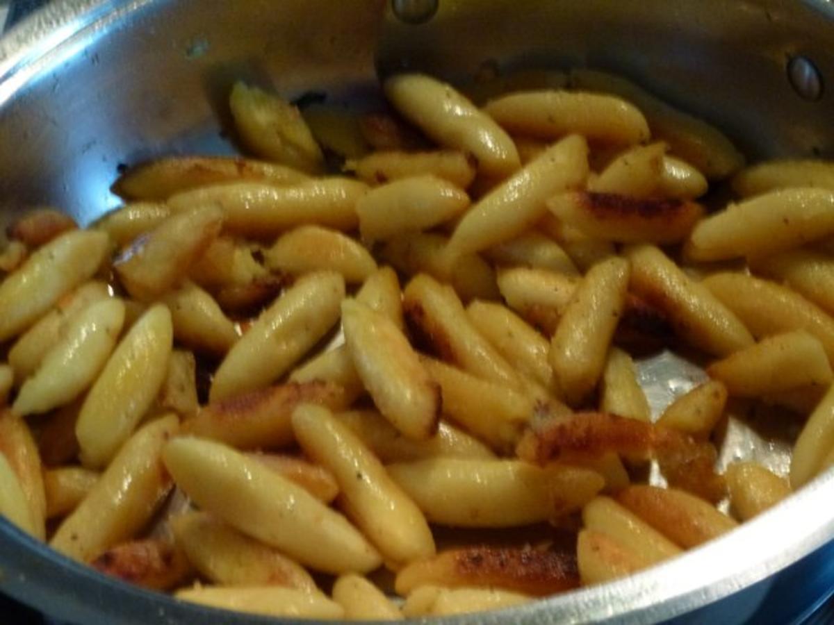 Gewokte Möhrenspaghetti mit gebratenen Eier-Schupfnudeln - Rezept - Bild Nr. 5
