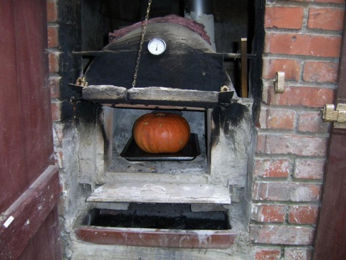 Bilder für Hokaidokürbis mit Hackfüllung im Holzbackofen - Rezept