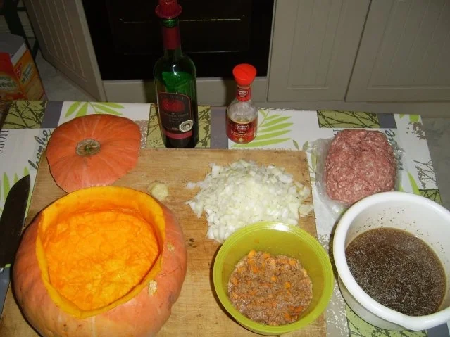 Rezept: Hokaidokürbis mit Hackfüllung im Holzbackofen Bild Nr. 2 Hokaidokürbis mit Hackfüllung im Holzbackofen - Rezept - Bild Nr. 2